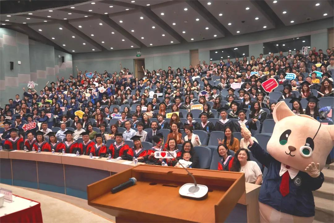 外文学院举行2023届学生毕业典礼